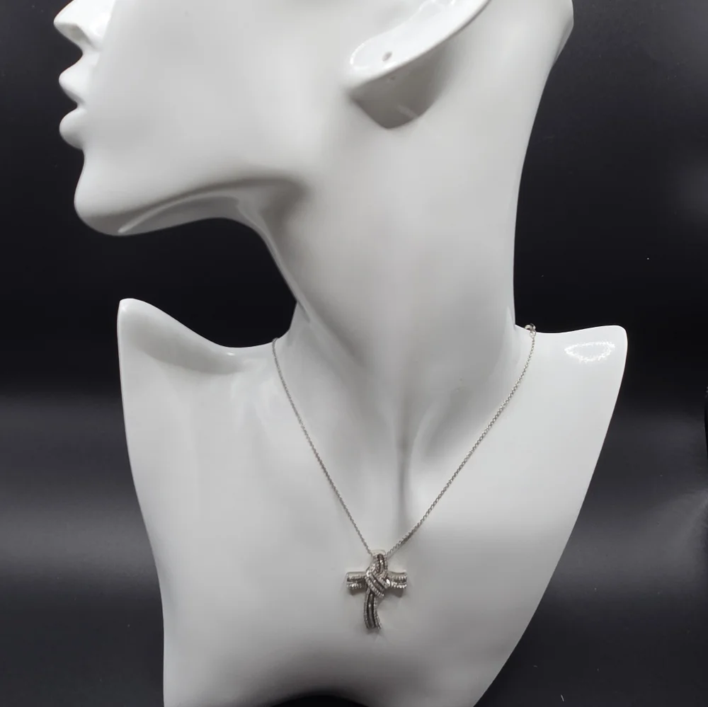 Sterling Silver Cross Pendant With 18 Inch Necklace. - Picture 2 of 7
